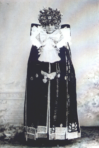 Taufpatin 1910, Raum B&uuml;ckeburg